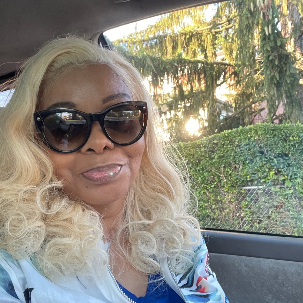 Meet your Posher, Linda